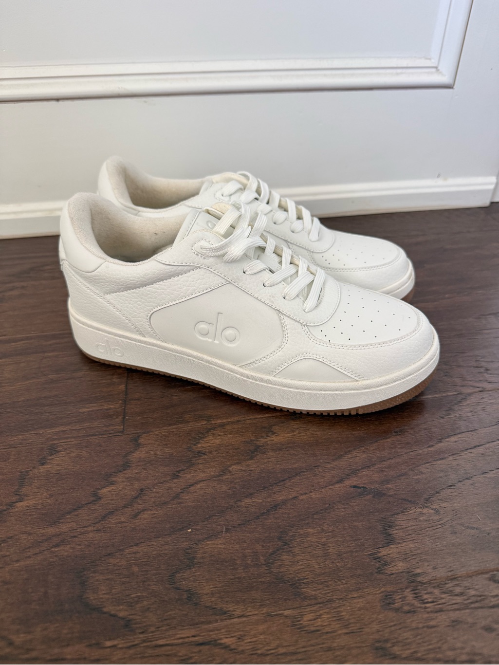 Alo Yoga Recovery Mode Sneakers White W9/M7.5